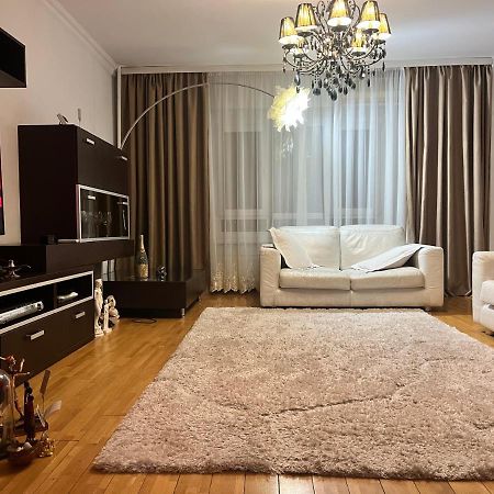 Charming Apartment/King Size Bed Bucureşti Ngoại thất bức ảnh