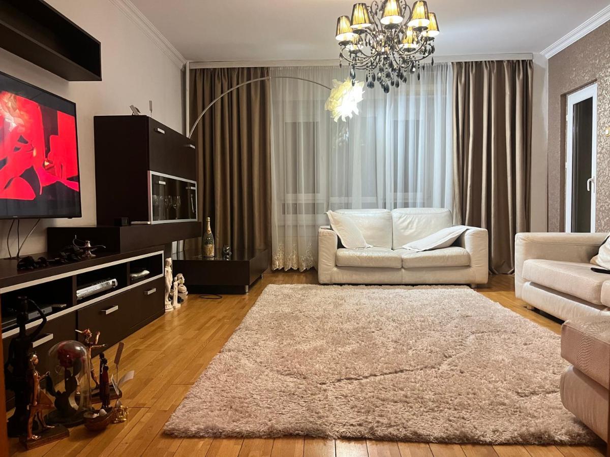 Charming Apartment/King Size Bed Bucureşti Ngoại thất bức ảnh